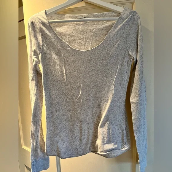 Brandy Melville Bonnie Off-Shoulder Long Sleeve Top - Picture 4 of 5